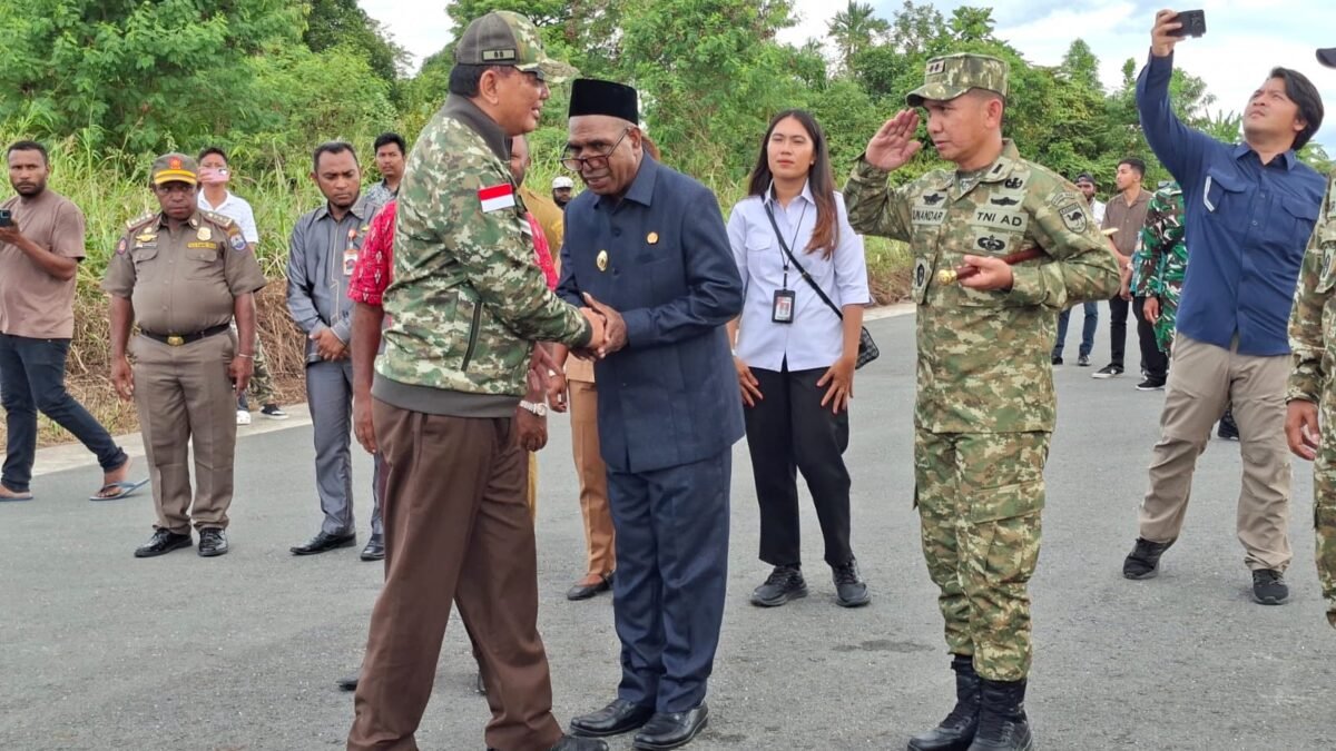 Letkol Czi Sunandar Parius Dampingi Menhan RI Tinjau Wilayah Mansel