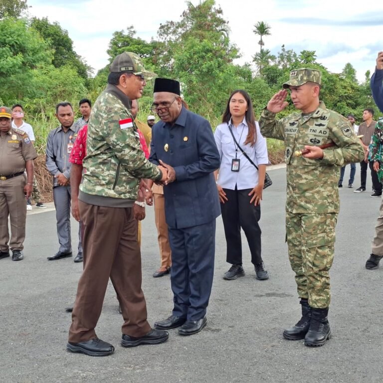 Letkol Czi Sunandar Parius Dampingi Menhan RI Tinjau Wilayah Mansel