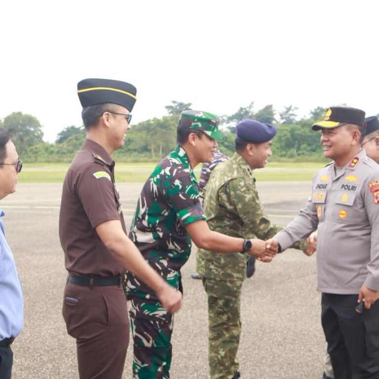 Danramil 0909-01/Sangatta Hadir dalam Penyambutan Kapolda Kaltim