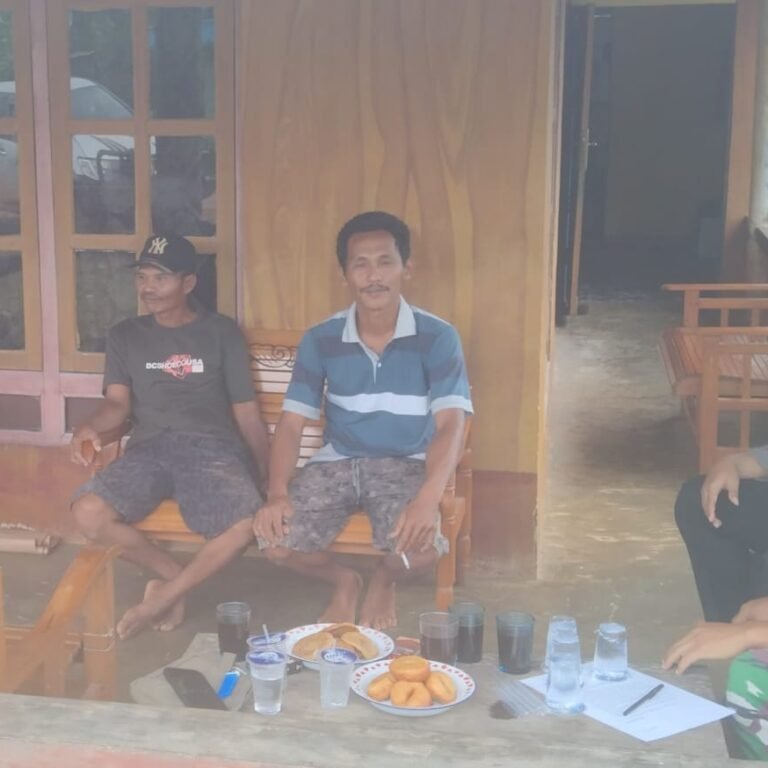 Jalin Sinergitas, Babinsa dan Bhabinkamtibmas Sandai Gelar Komsos Bersama Warga