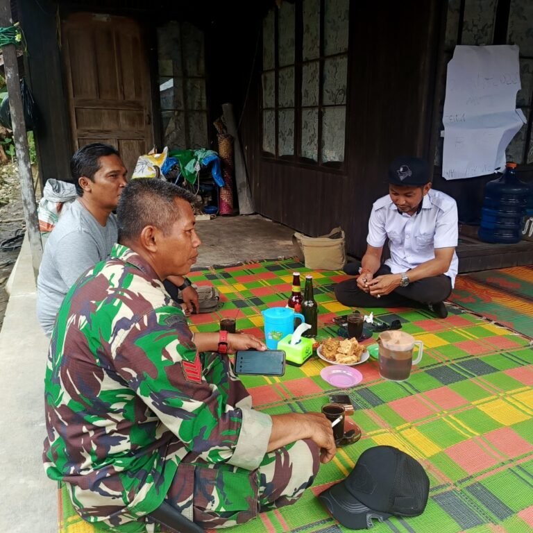 Ngopi Sambil Jaga Kondusivitas Wilayah, Babinsa dan Warga Perkuat Sinergi