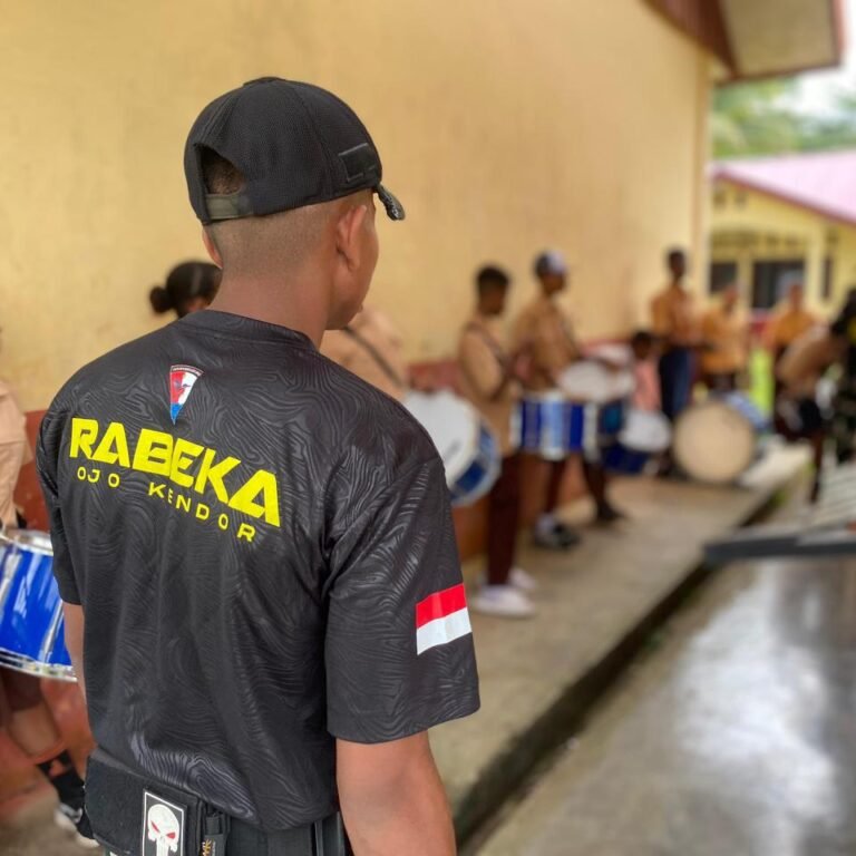 Dari Ketukan Drumband, Yonif TP 859/RBK Bangun Kepercayaan Diri Generasi Papua