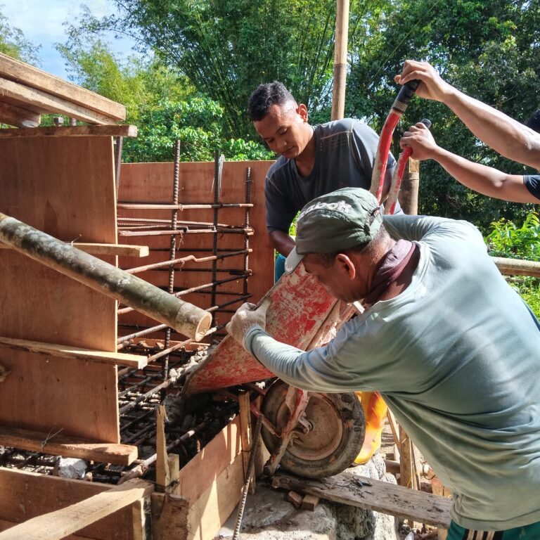 TNI Bersama Masyarakat Lanjutkan Pembangunan Jembatan Gantung Garuda di Kabupaten Banjar