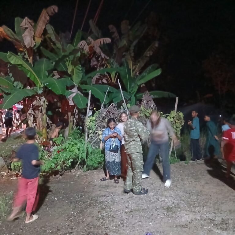 Respons Cepat TNI-Polri dan Relawan Cegah Kebakaran Meluas di Desa Sungai Ketapi