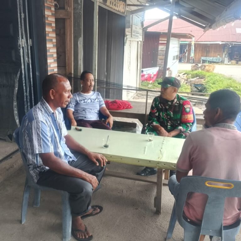 Bangun Kepedulian Warga, Babinsa Panga Ajak Masyarakat Jaga Kebersihan dan Ketertiban Lingkungan