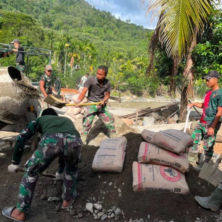 Pondasi Jembatan Gantung Perintis Mulai Rampung, TNI dan Warga Kerja Maksimal