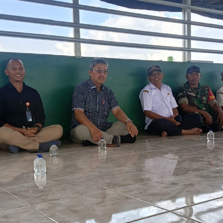 Kawal Program Sergap, Danramil Sungai Raya Pastikan Gabah Petani Dibeli Sesuai HPP