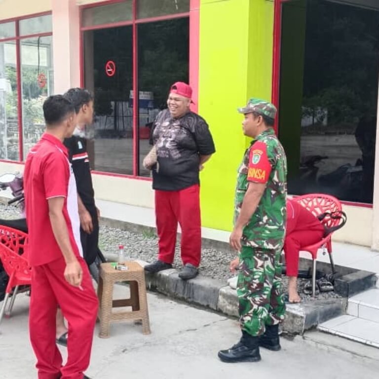 Jaga Kelancaran Distribusi BBM, Babinsa Panga Siaga Amankan Aktivitas di SPBU Alue Piet