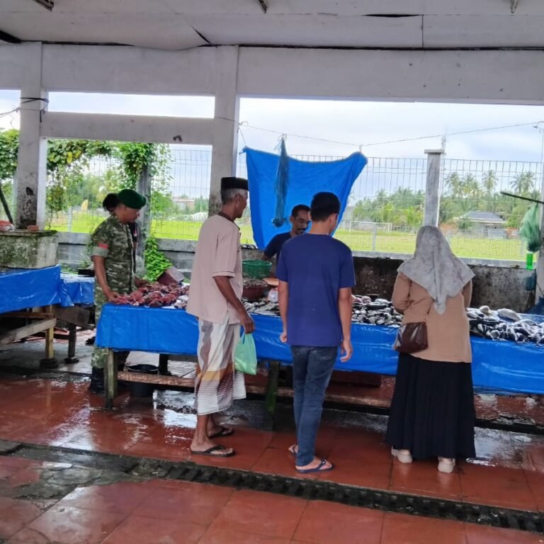 Kodim 0114/Aceh Jaya Kawal Ketersediaan Bahan Pokok Melalui Patroli Pasar Rutin