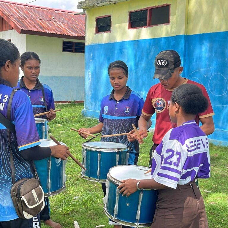 Melalui Program PINTAR, Yonif TP 859/RBK Perkuat Disiplin dan Kekompakan Generasi Muda Papua