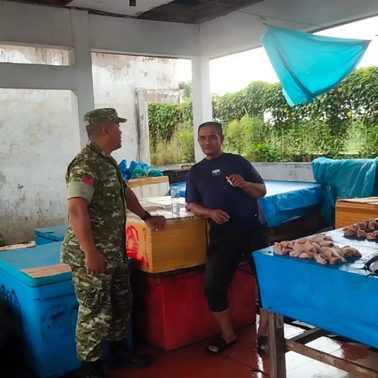 Babinsa Teunom Intensifkan Patroli Pasar, Jaga Keamanan dan Dukung Aktivitas Ekonomi Masyarakat