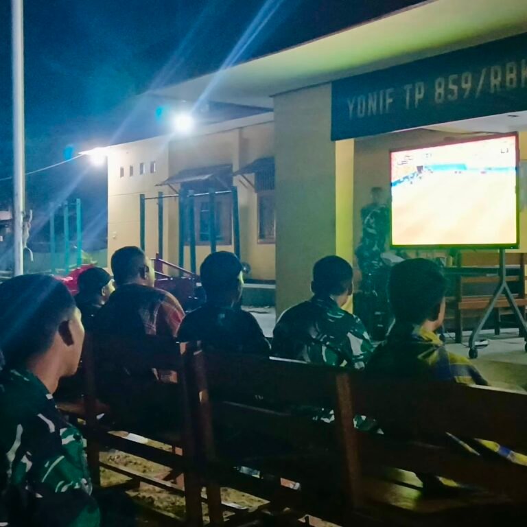Piala Dunia 2026 Jadi Momentum Yonif TP 859/RBK Bangun Kedekatan dengan Warga Supiori