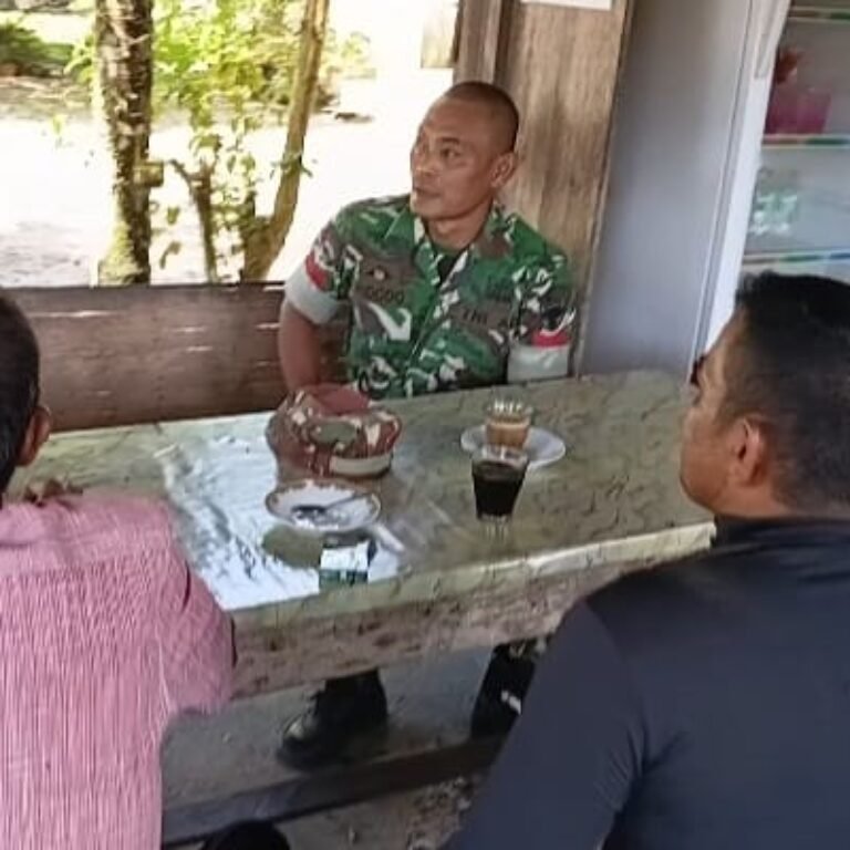 Babinsa Panga Perkuat Komsos dengan Warga, Jaga Kondusivitas dan Keamanan Lingkungan
