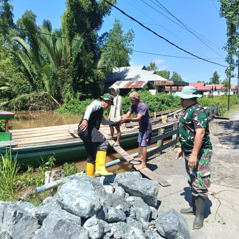 Dukung Pemerataan Pembangunan, Kodim Banjar Bersama Warga Bangun Jembatan Beton di Tatah Makmur