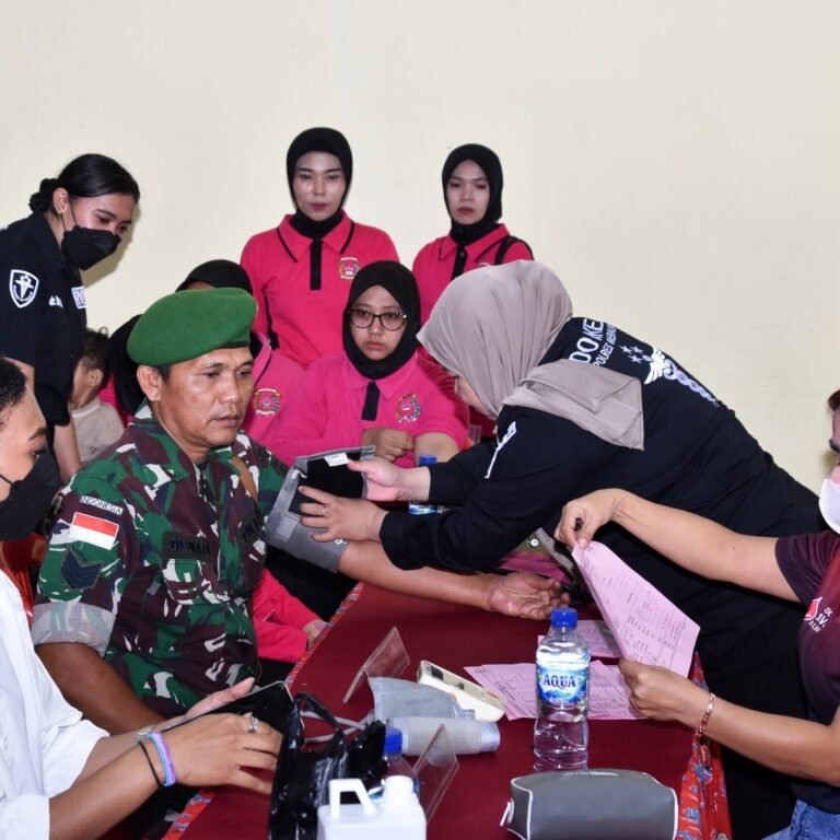 Kodim 1707/Merauke Berbagi Kasih dengan Donor Darah di Hari Bhayangkara Ke-80