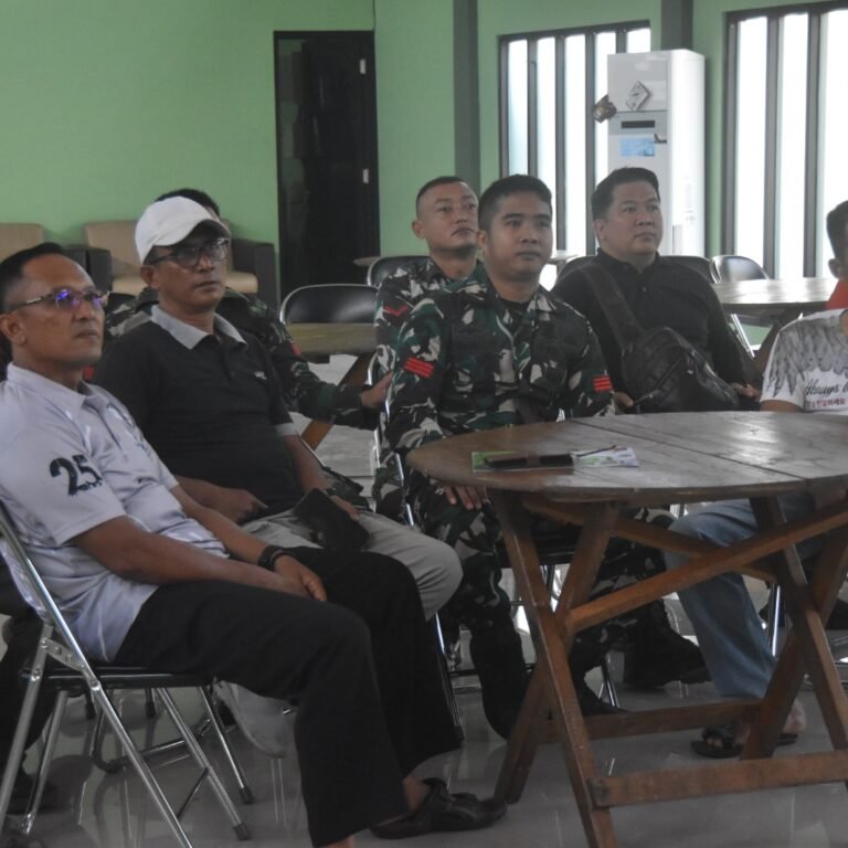 Nobar Piala Dunia 2026 Jadi Ajang Silaturahmi TNI dan Masyarakat di Hulu Sungai Selatan