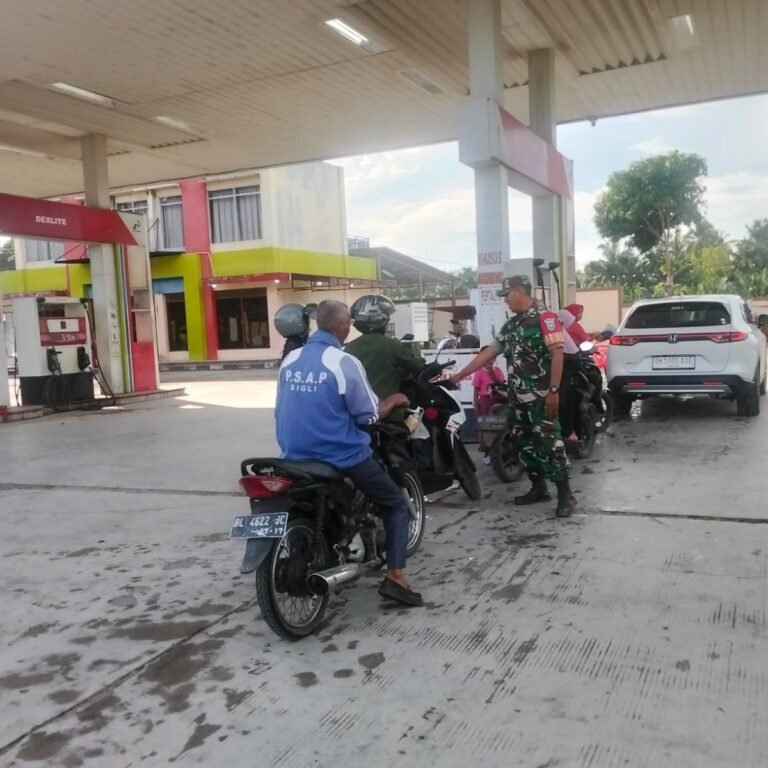 Babinsa Panga Amankan SPBU Alue Pit, Pastikan Distribusi BBM Lancar dan Tepat Sasaran