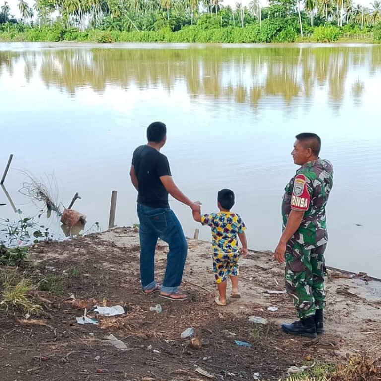 Babinsa Teunom dan Pasie Raya Patroli Wilayah Rawan Banjir, Tingkatkan Kesiapsiagaan Hadapi Curah Hujan Tinggi