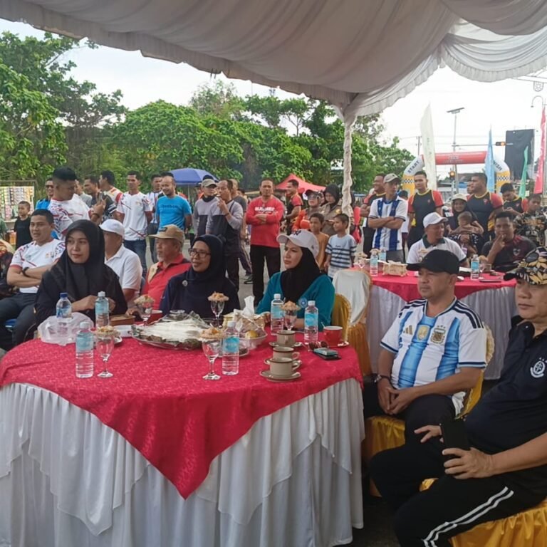 Meriah! Danramil Aceh Jaya Hadiri Jalan Santai dan Nobar Piala Dunia 2026 Bersama Forkopimda dan Warga