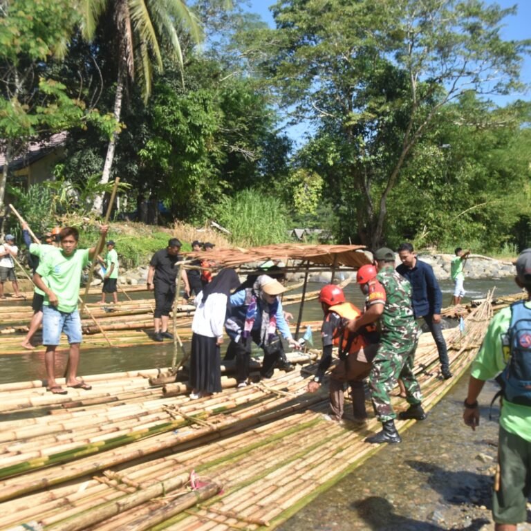 Kodim 1003/HSS Kerahkan Babinsa Amankan Festival Bamboo Rafting Loksado 2026