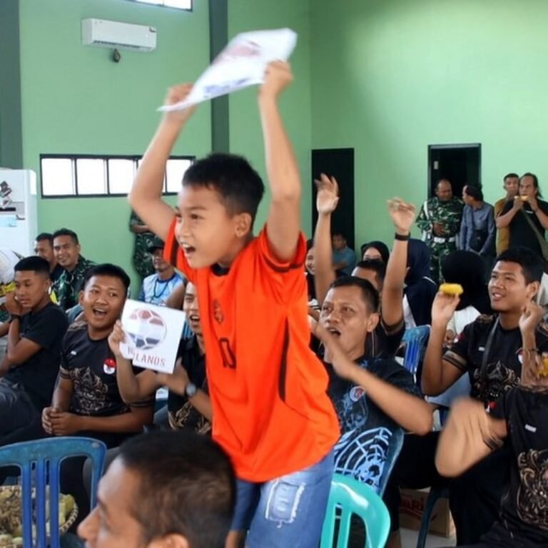 Nobar Piala Dunia 2026 Jadi Ajang Kodim 1003/HSS Pererat Silaturahmi Dengan Masyarakat