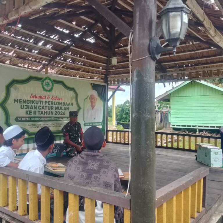 Babinsa Panga Tanamkan Wawasan Kebangsaan kepada Santri Dayah Raudhatul Jannah di Aceh Jaya