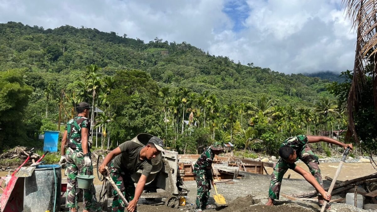 Sinergi TNI dan Masyarakat Percepat Pembangunan Jembatan Perintis