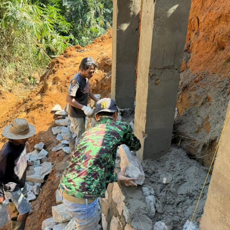Kodim 1010/Tapin Kerjakan Jembatan Garuda untuk Masyarakat
