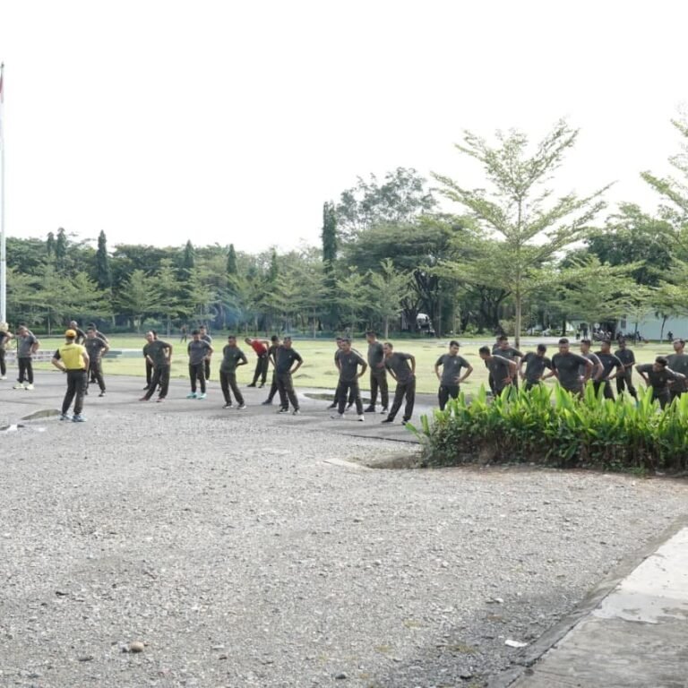 Jumat Sehat Korem 012/TU: Meningkatkan Kesehatan Jasmani melalui Jalan Bersama