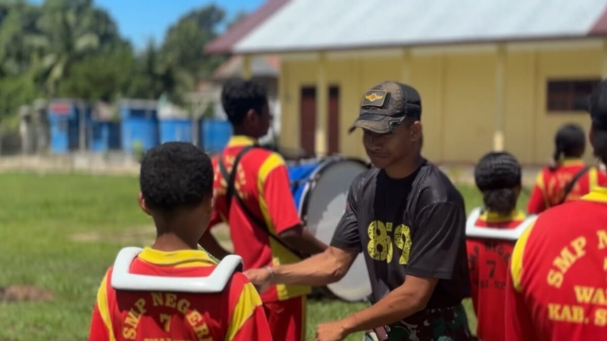 Prajurit Yonif TP 859/RBK Berbagi Pengalaman dan Ilmu pada Generasi Muda