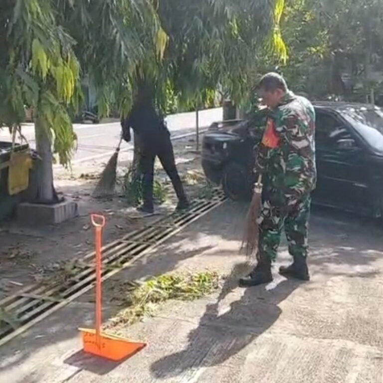 Aksi Bersih Lingkungan di Gampong Kuta Timu, Kecamatan Sukakarya