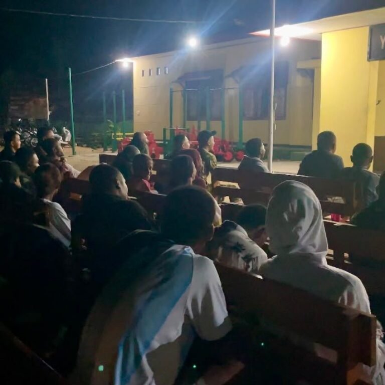 Yonif TP 859/RBK Hadirkan Kebersamaan melalui Nobar Piala Dunia
