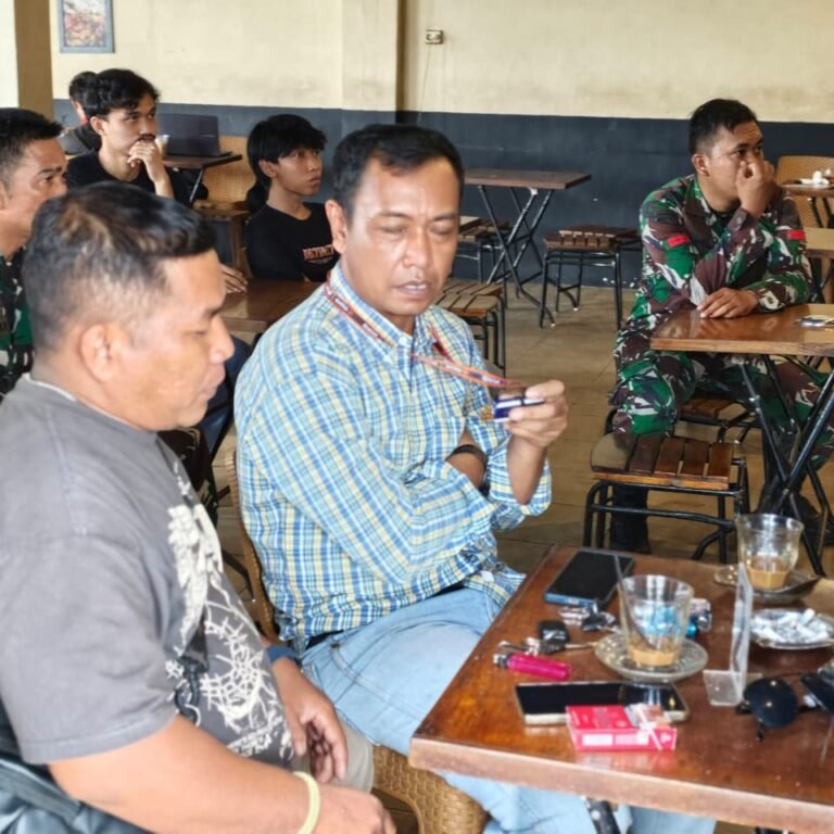Membangun Kedekatan, Kodim 1203/Ketapang Gelar Nobar Gembira untuk Warga