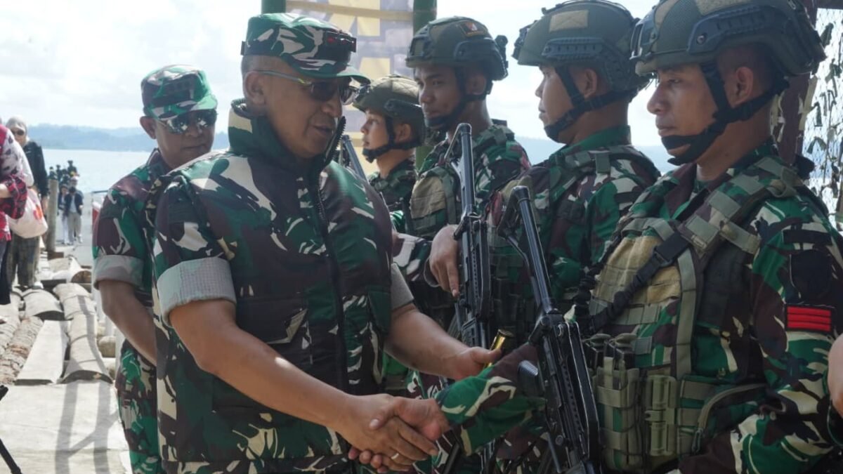 Pangdam IM Danrem 012/TU Tinjau Pos Satgas Yonif Raider 112/Dj