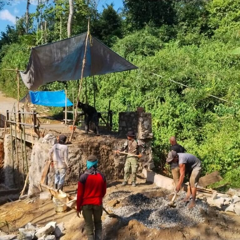 Sinergi Babinsa Dan Masyarakat Dalam Pembangunan Jembatan Garuda