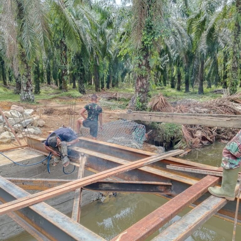 Memasuki Tahap Konstruksi, Personel Kodim 0118/Subulussalam Fokus Pengelasan H-Beam Jembatan Perintis Garuda