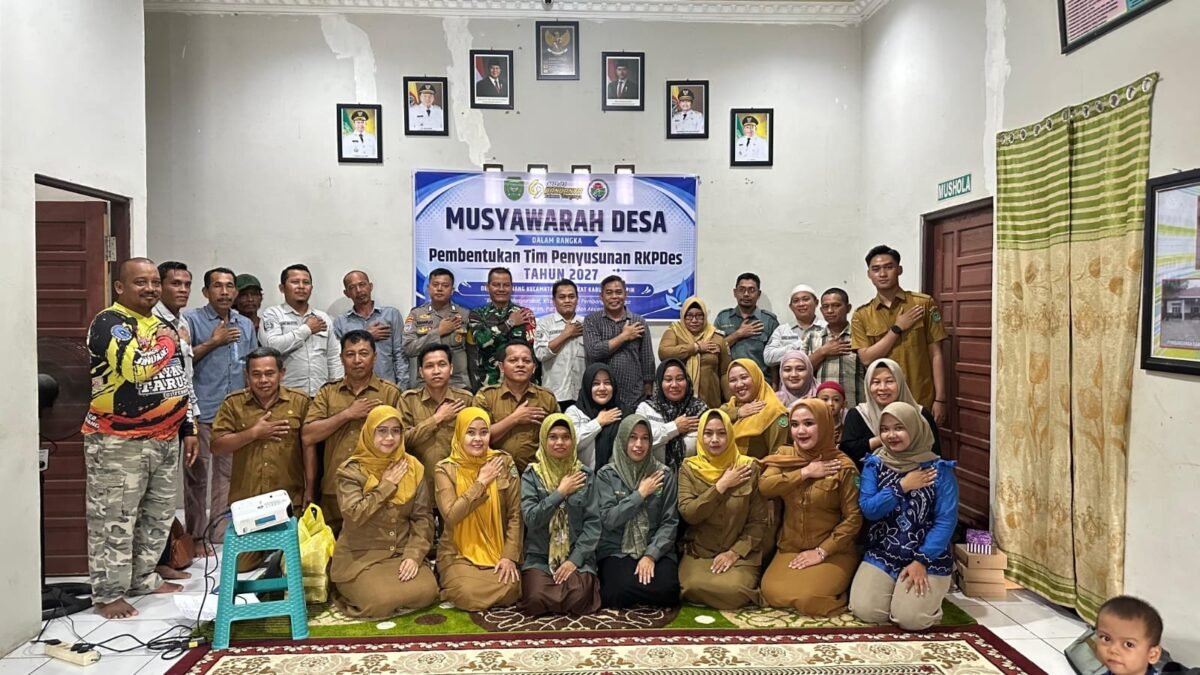 Sertu Yuliansyah Hadiri Pembentukan Tim RKP Desa Binderang di Lokpaikat