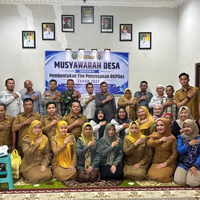 Sertu Yuliansyah Hadiri Pembentukan Tim RKP Desa Binderang di Lokpaikat