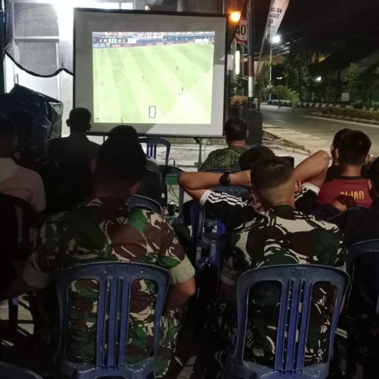 Kodim 1004/Kotabaru: Nobar Piala Dunia sebagai Sarana Silaturahmi