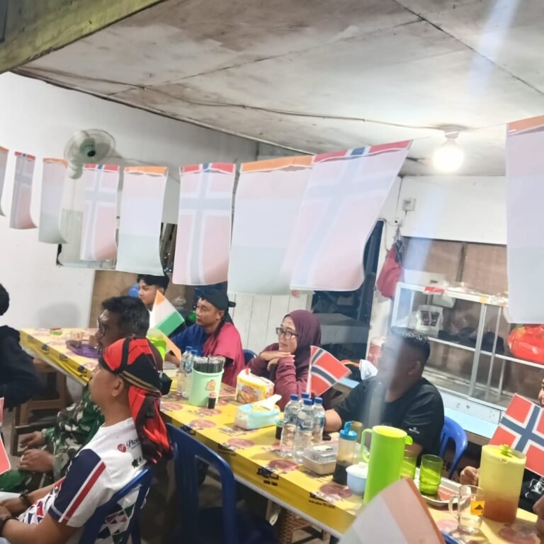 ‎Semangat Kebersamaan Warnai Nobar Piala Dunia di Koramil Jajaran Kodim 1005/Barito Kuala‎
