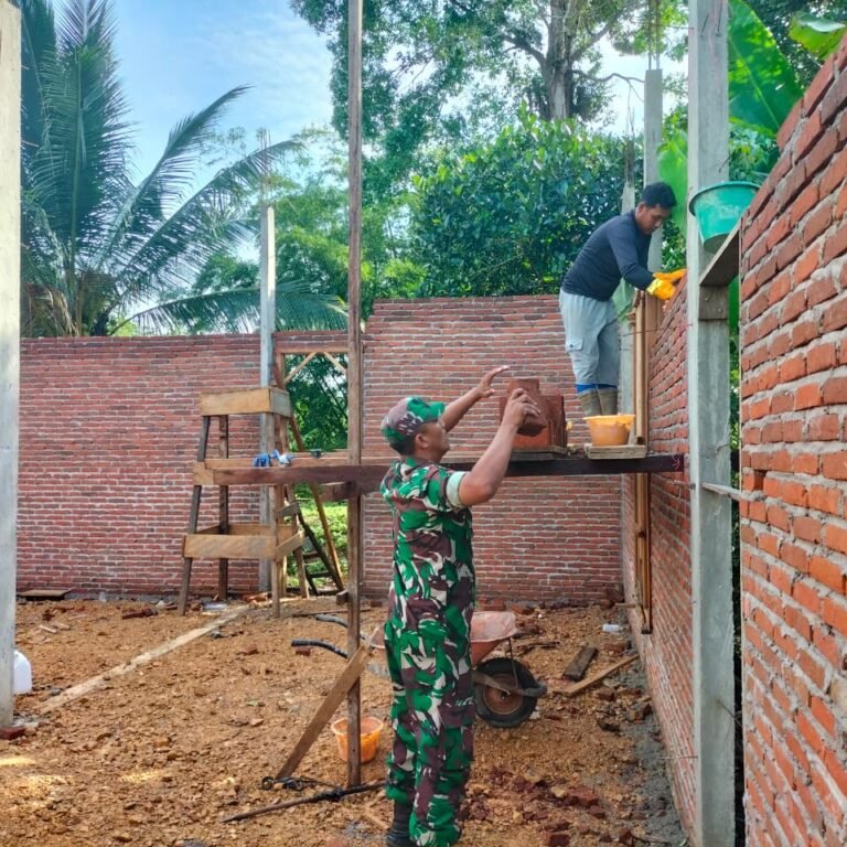 Dari Karya Bakti ke Kesejahteraan, Babinsa Panga Perkuat Solidaritas Masyarakat Desa Tuwi Kayee