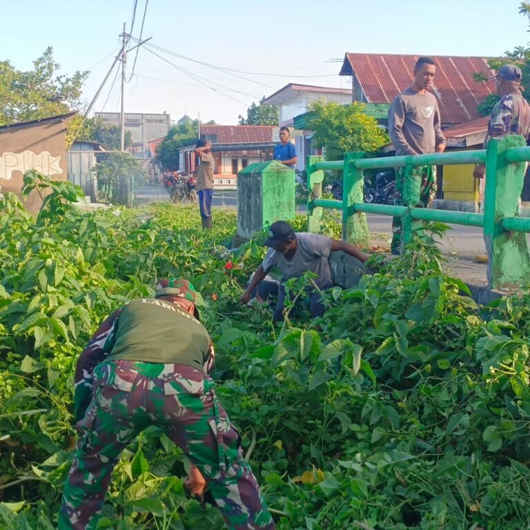 Koramil Obi Gelar Kerja Bakti Pembersihan Lingkungan untuk Ciptakan Desa Bersih dan Sehat