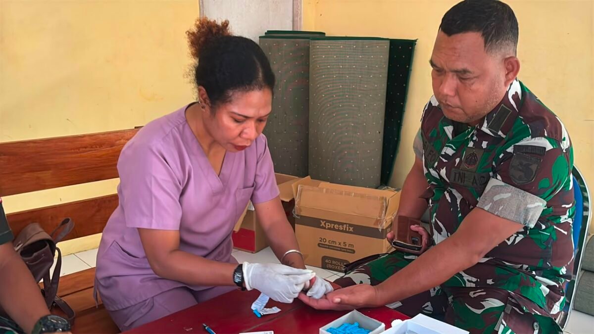 Dinas Kesehatan Kabupaten Supiori dan Puskesmas Sorendiweri Dukung Pemeriksaan Malaria Prajurit