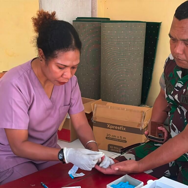 Dinas Kesehatan Kabupaten Supiori dan Puskesmas Sorendiweri Dukung Pemeriksaan Malaria Prajurit