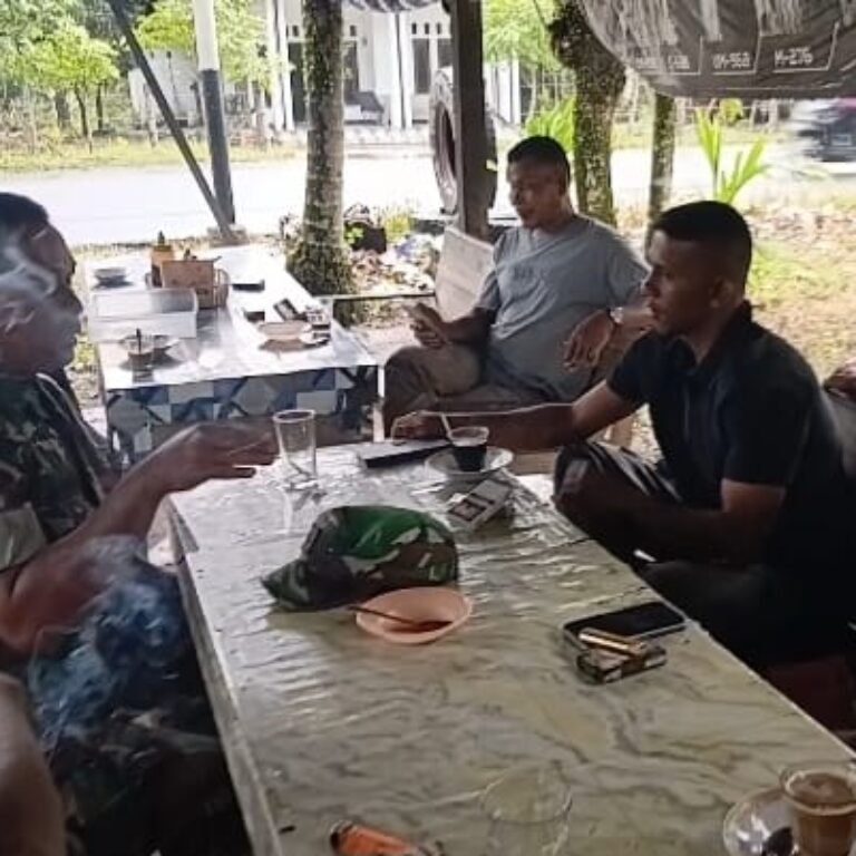 Melalui Komsos, Babinsa Aceh Jaya Tingkatkan Kesadaran Warga Menjaga Kesehatan dan Lingkungan