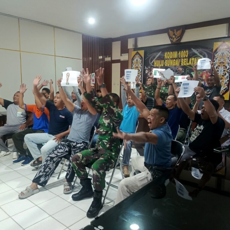 Dandim 1003/HSS: Nobar Piala Dunia Jadi Sarana Mempererat Silaturahmi Dengan Masyarakat