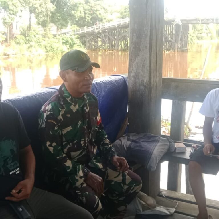 Jalin Keakraban, Babinsa Koramil 1005-09/Anjir Pasar Berbaur dengan Warga Binaan‎