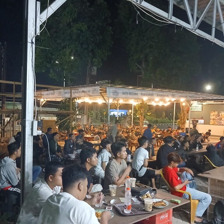 Kodim 1006/Banjar Rangkul Masyarakat Lewat Nobar Portugal Melawan Spanyol di Banjarbaru
