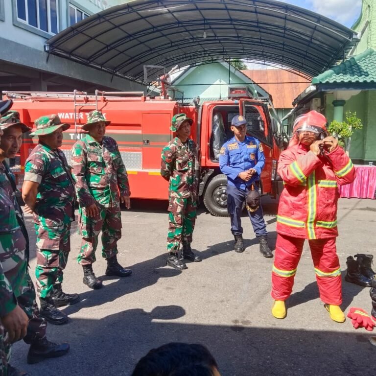 Kolaborasi TNI dan Damkar Tingkatkan Respons Cepat Penanganan Kebakaran di Blitar