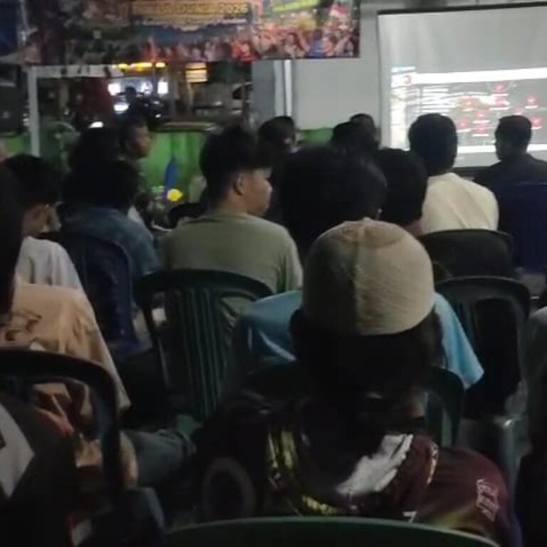Suasana Hangat Nobar Piala Dunia Warnai Kebersamaan TNI, Polri dan Warga HSU-Balangan